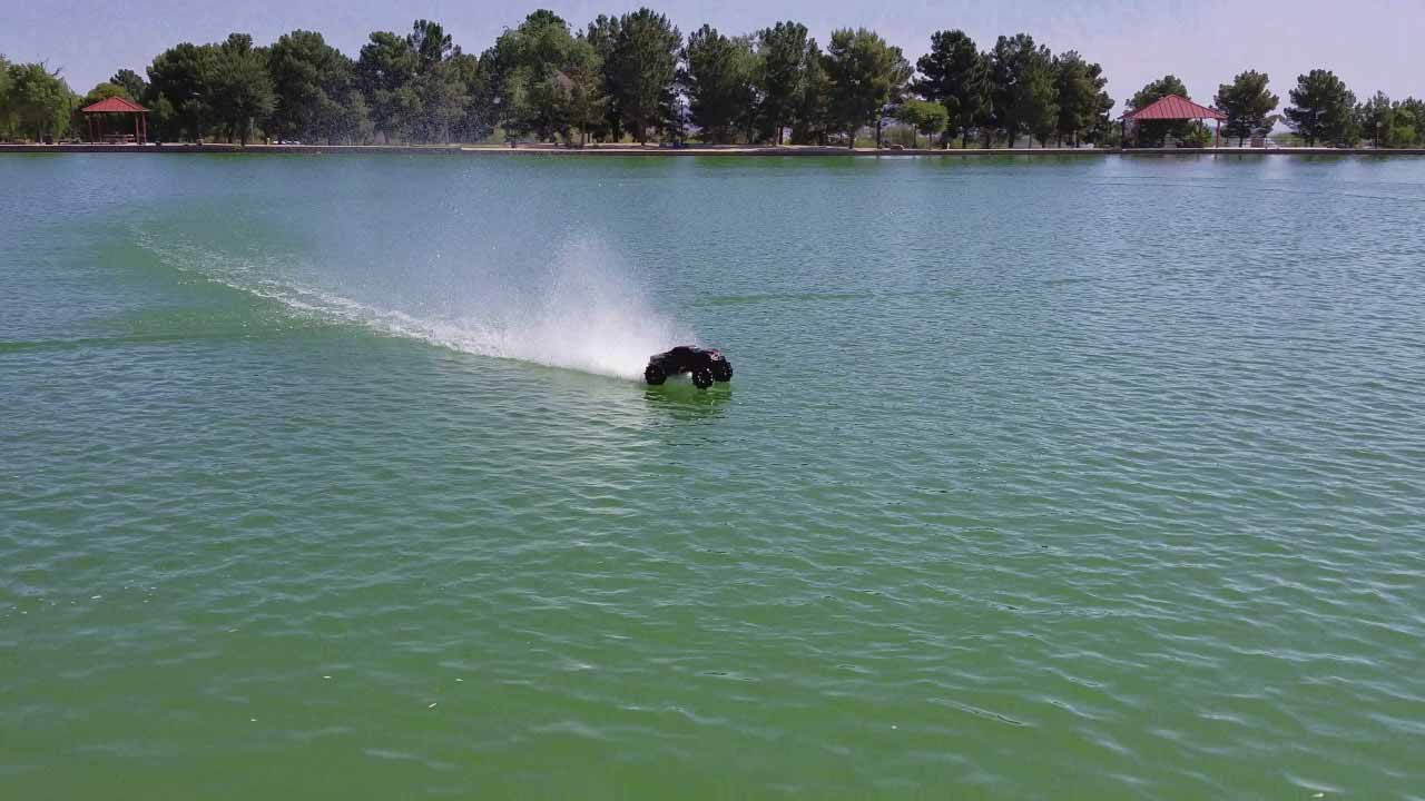 remote car that goes in water