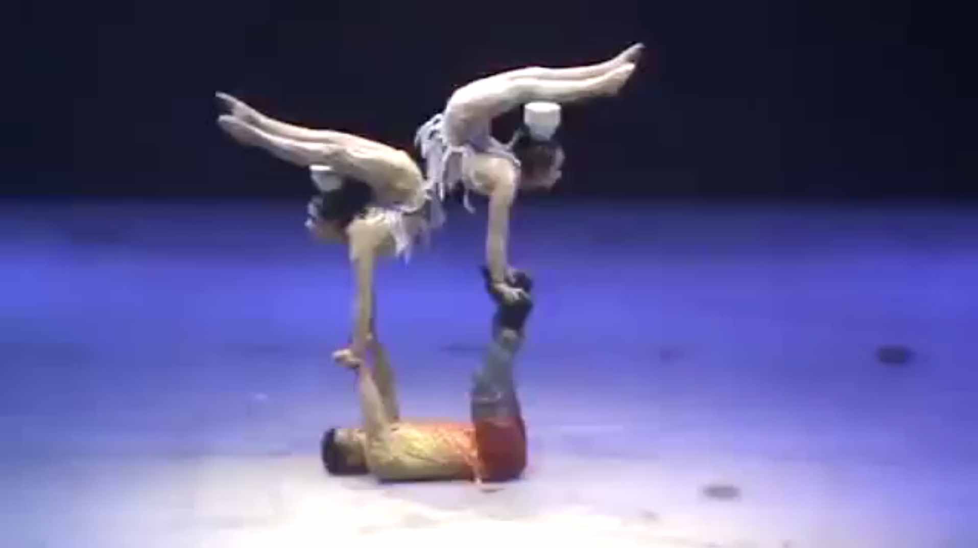Amazing Acrobatic Dance