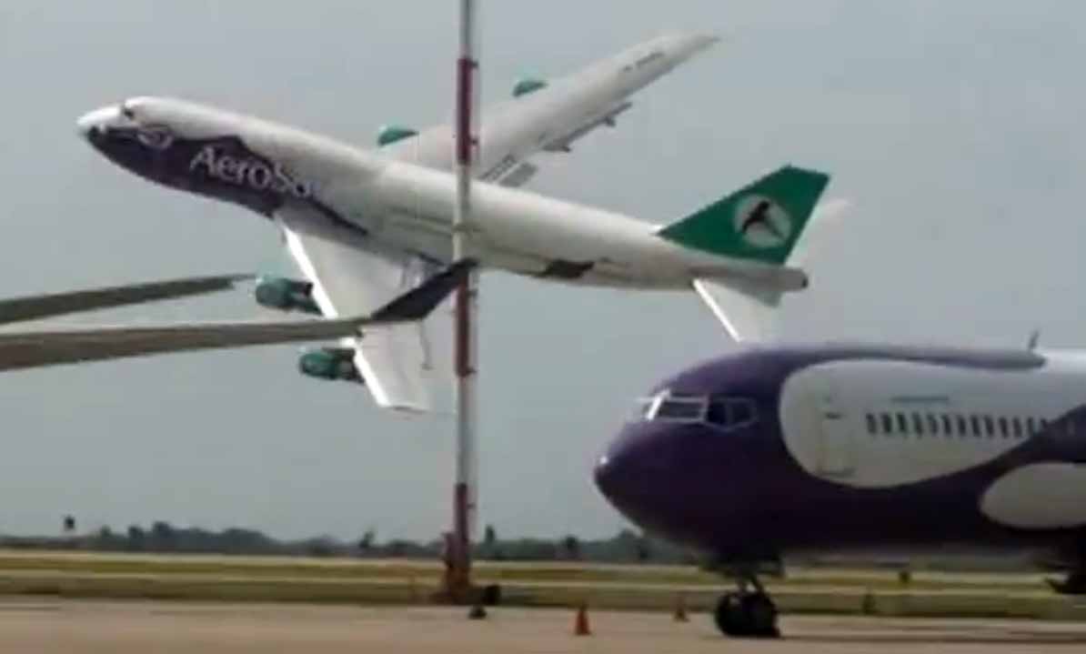 Spectacular Boeing 747 FlyBy