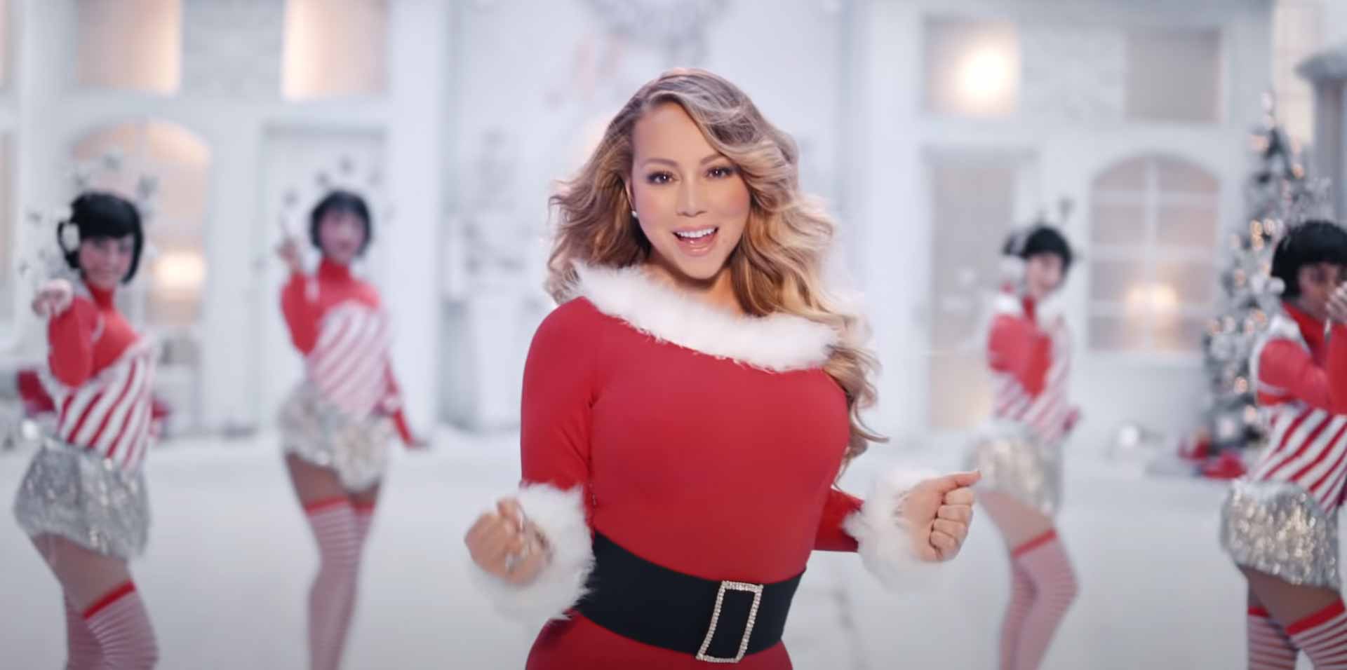 Клипы песни новый год. Mariah Carey 2022 Christmas. Mariah Carey all want for Christmas. Мэрайя Кэри all i want for Christmas. Мэрайя Кэри в Рождественском костюме.