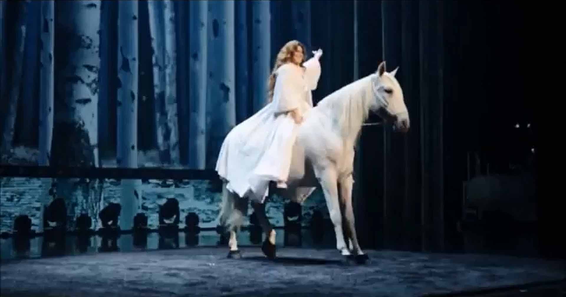 On stage with white horse shania twain you re still the one 