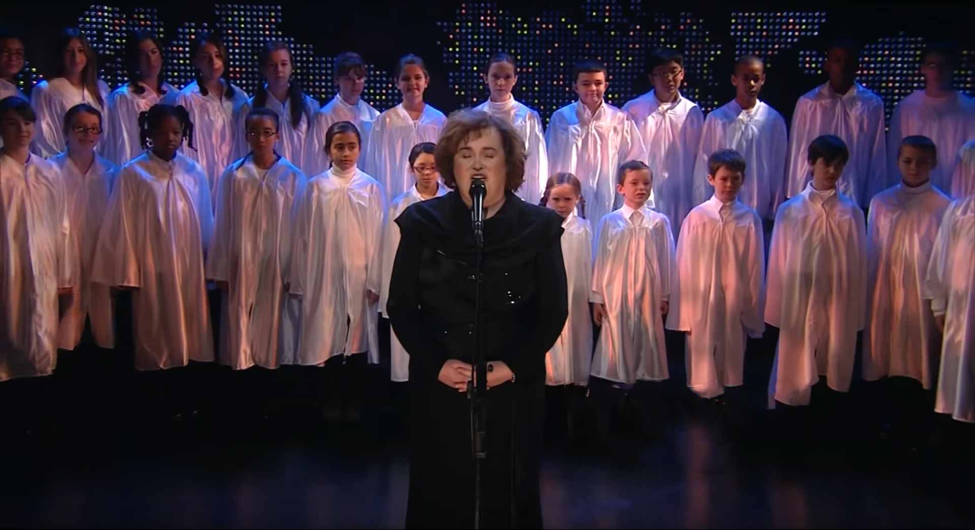 Susan Boyle's Live Performance of 'O Holy Night' Leaves The Audience  Breathless