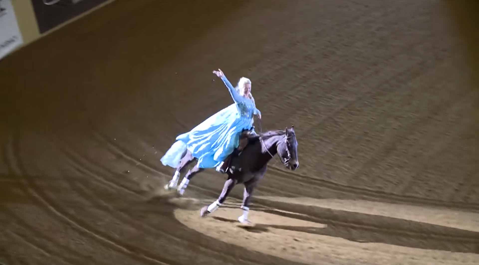 Танец лошадки. Танец с лошадью. Пляшущий конь. Лошадка танцует. Танцующая с лошадьми.